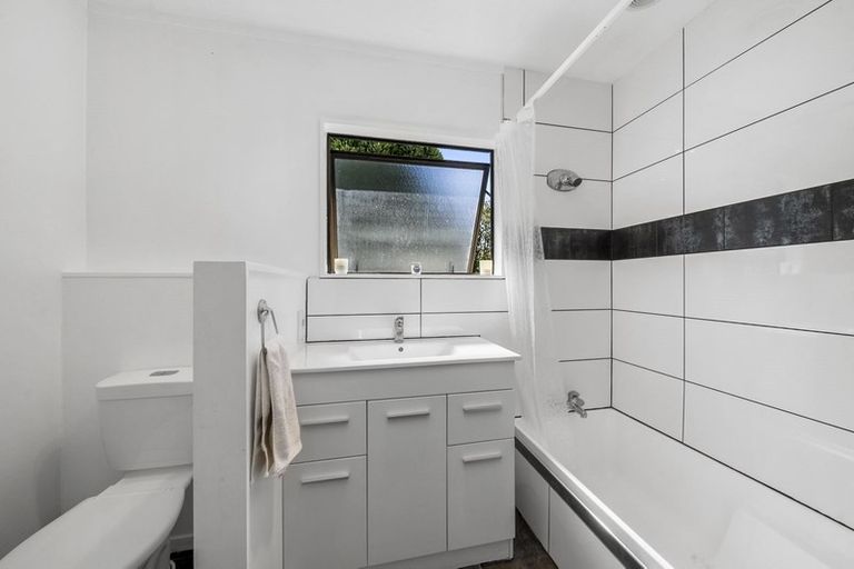 Photo of property in 17a Wairere Grove, Paraparaumu, 5032