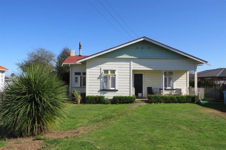 Photo of property in 23 Queenwood Road, Levin, 5510