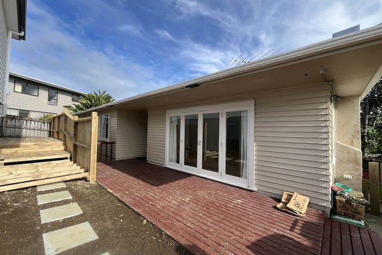 Photo of property in 138 Luckens Road, West Harbour, Auckland, 0618