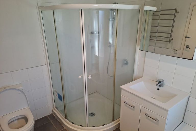 Photo of property in 3244a Great North Road, New Lynn, Auckland, 0600