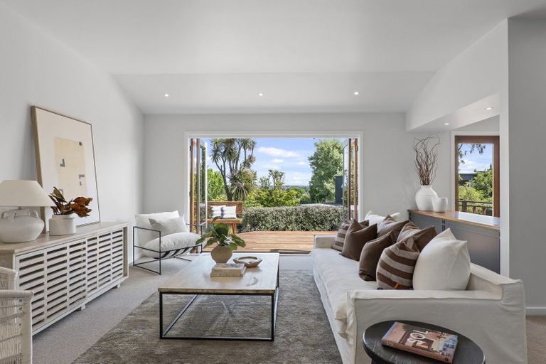 Photo of property in 18 Dyers Pass Road, Cashmere, Christchurch, 8022