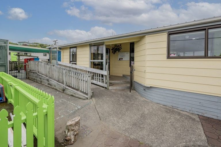 Photo of property in 2 Queens Road, Waikanae Beach, Waikanae, 5036