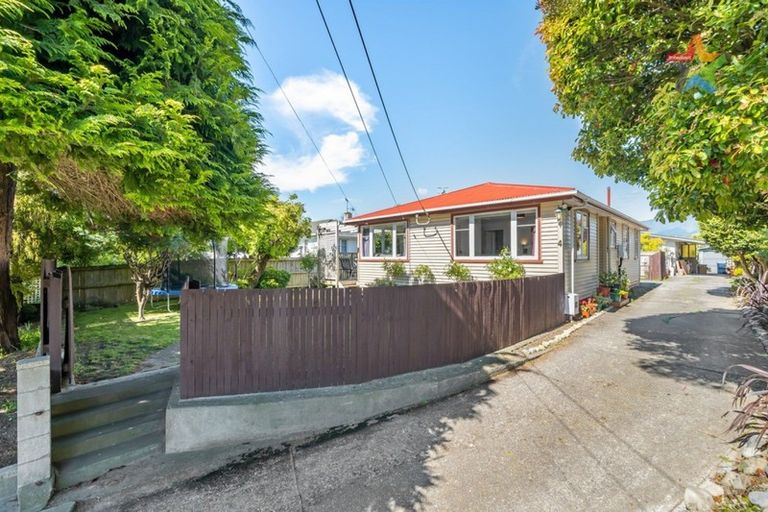 Photo of property in 4 Tui Grove, Elderslea, Upper Hutt, 5018
