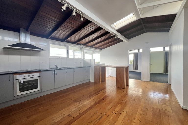 Photo of property in 52 Channel View Road, Campbells Bay, Auckland, 0630