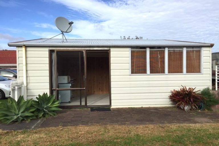 Photo of property in 6 Vanbrugh Place, Bucklands Beach, Auckland, 2014