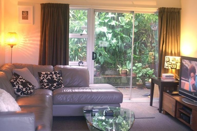 Photo of property in 8a Winnipeg Way, Kingston, Wellington, 6021