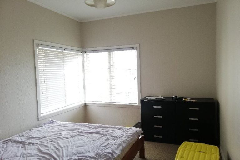 Photo of property in 22 Dallinghoe Crescent, Milford, Auckland, 0620