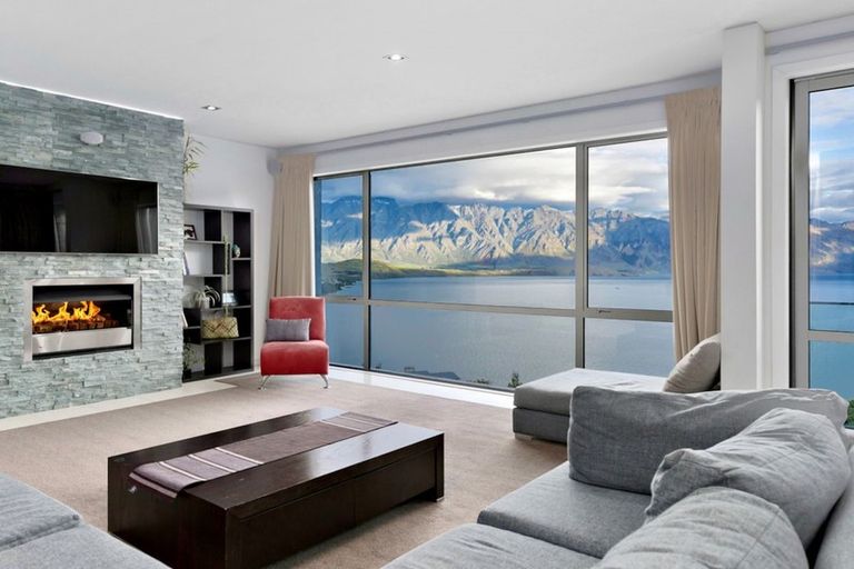 Photo of property in 6 Chandler Lane, Fernhill, Queenstown, 9300