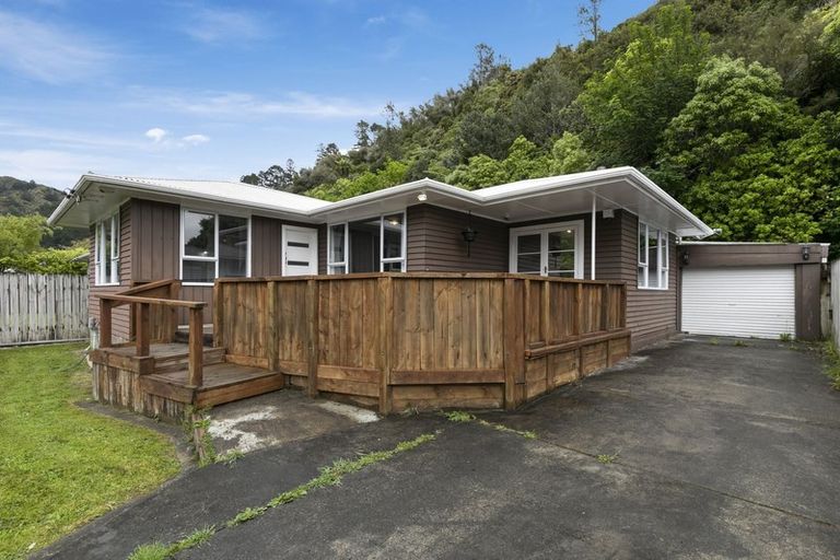 Photo of property in 20 Sunny Grove, Wainuiomata, Lower Hutt, 5014