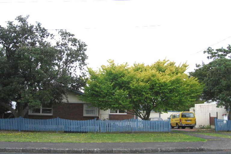 Photo of property in 11 Tiri Tiri Road, Birkdale, Auckland, 0626