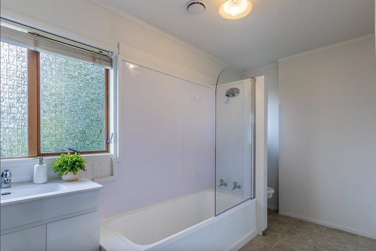 Photo of property in 2/3 Akehurst Avenue, New Lynn, Auckland, 0600