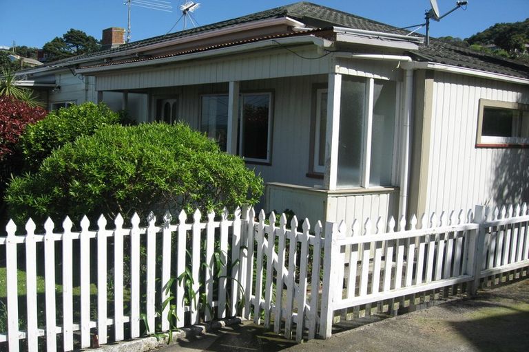 Photo of property in 3-5 Knoll Street, Island Bay, Wellington, 6023