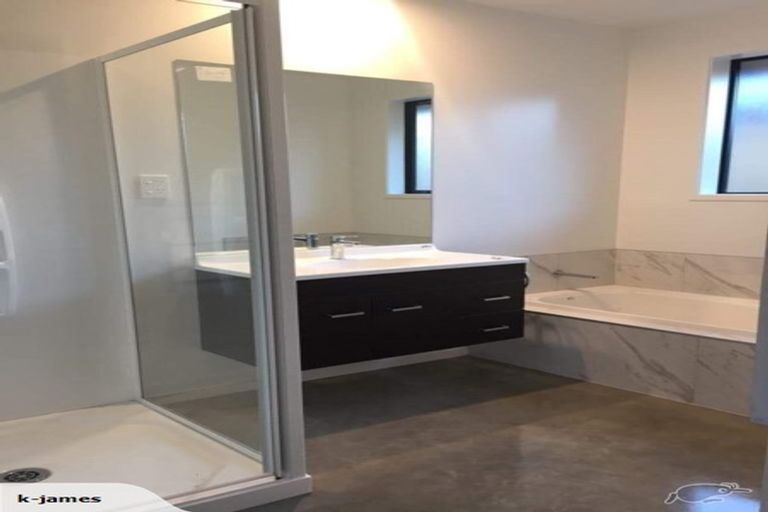 Photo of property in 1 Clifford Close, Leamington, Cambridge, 3432