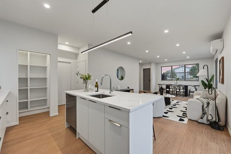 Photo of property in 72a Sycamore Drive, Sunnynook, Auckland, 0620
