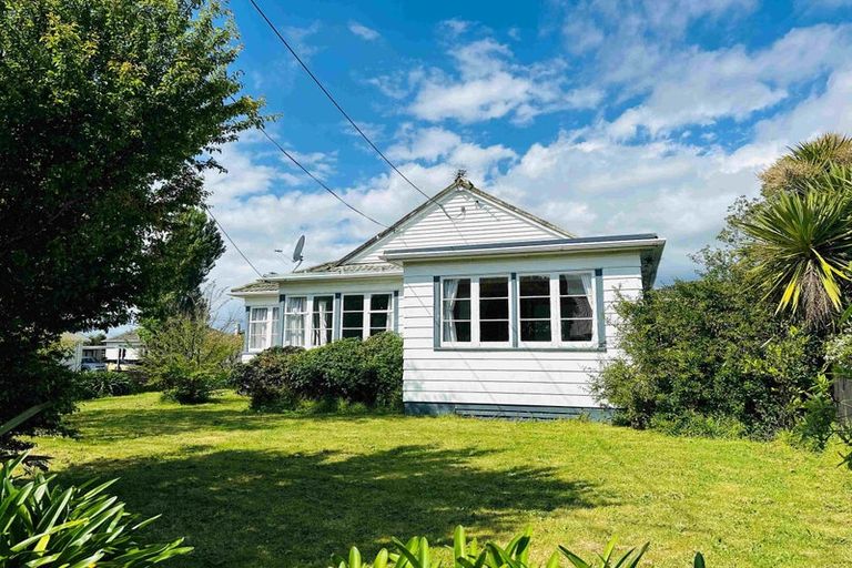 Photo of property in 2 Churton Crescent, Taita, Lower Hutt, 5011