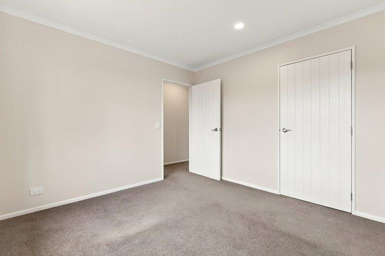 Photo of property in 21 Sorrento Place, Kelvin Grove, Palmerston North, 4414