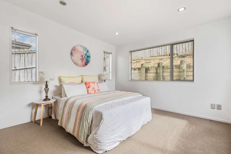 Photo of property in 11 Cityview Place, Massey, Auckland, 0614