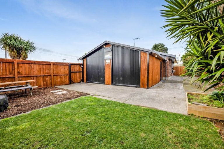 Photo of property in 1 Lynton Street, Upper Vogeltown, New Plymouth, 4310
