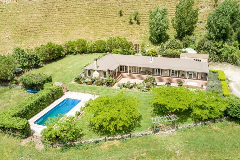 Photo of property in 11 Mangakuri Road, Kairakau, Havelock North, 4295