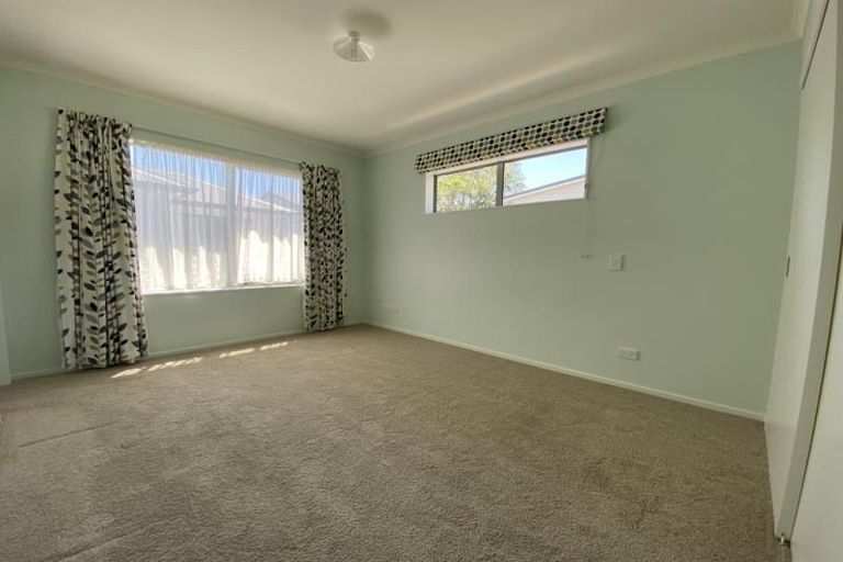 Photo of property in 10 Cresswell Place, Johnsonville, Wellington, 6037