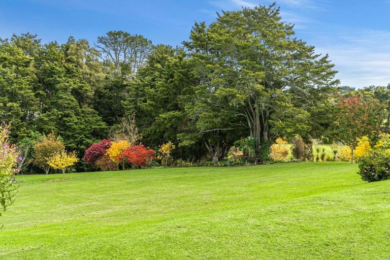 Photo of property in 69b Oraha Road, Kumeu, 0892