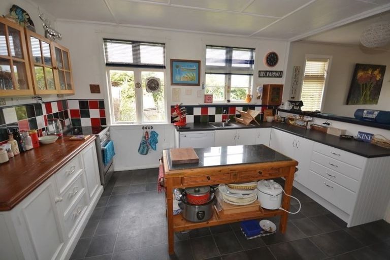 Photo of property in 1 Trig Hill Terrace, Waikanae Beach, Waikanae, 5036