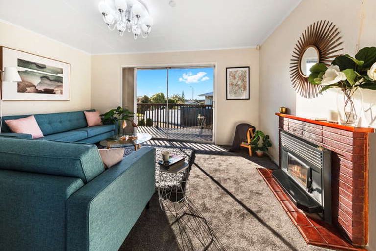 Photo of property in 8 Walden Place, Mangere East, Auckland, 2024