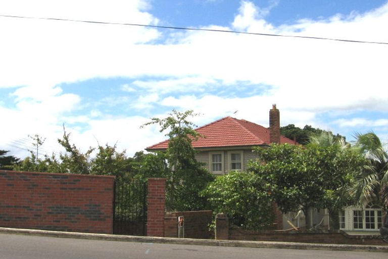 Photo of property in 2 Awanui Street, Birkenhead, Auckland, 0626