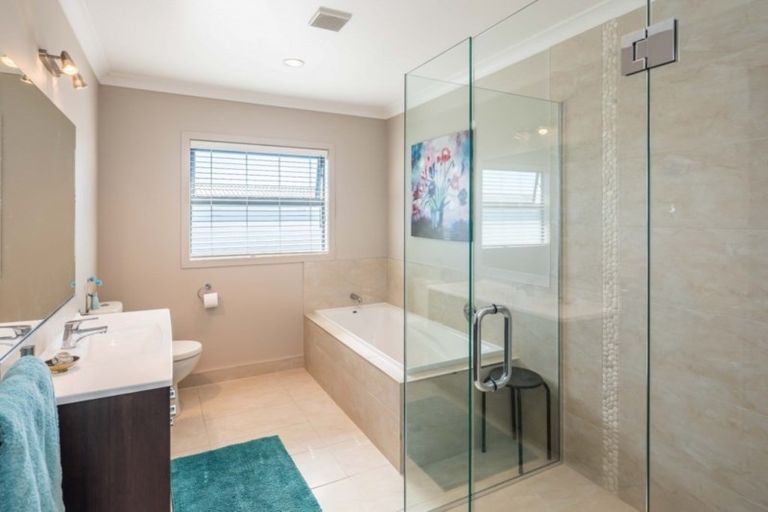 Photo of property in 10 Simpson Crescent, Raumati Beach, Paraparaumu, 5032