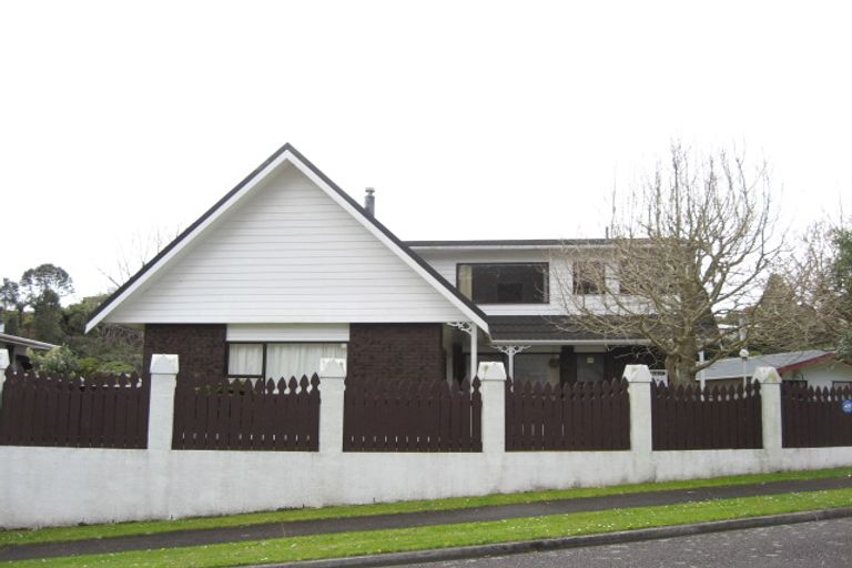 Photo of property in 9 Lombardy Place, Whalers Gate, New Plymouth, 4310