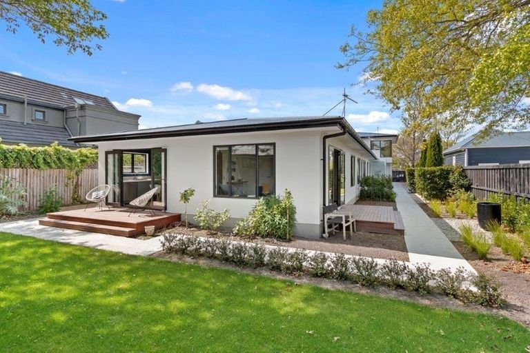 Photo of property in 4/129 Aikmans Road, Merivale, Christchurch, 8014