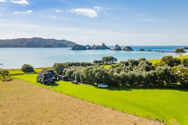 Photo of property in 847 Whangaruru North Road, Whangaruru, Russell, 0184