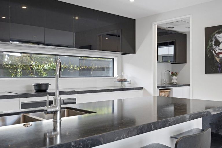 Photo of property in 2/28 Jeffreys Road, Fendalton, Christchurch, 8052