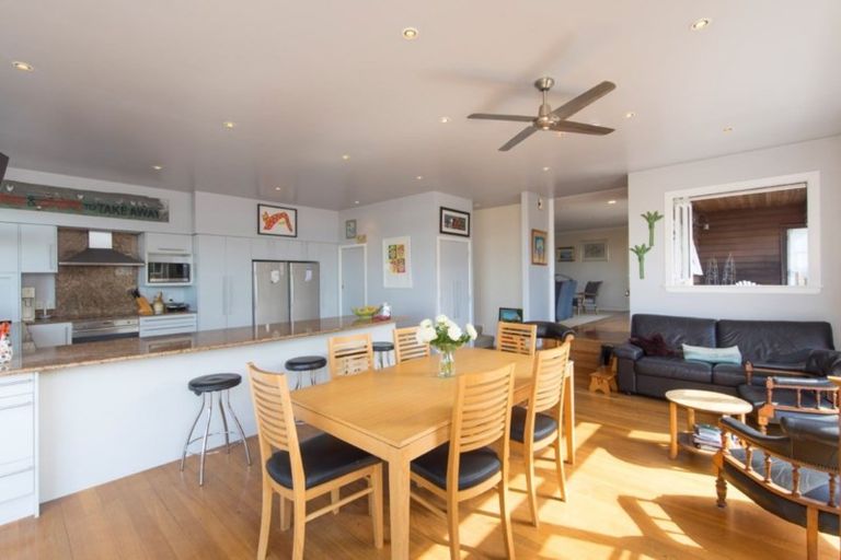 Photo of property in 21 Gladstone Road, Northcote, Auckland, 0627