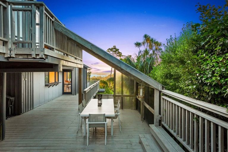 Photo of property in 1 Radiata Lane, Chatswood, Auckland, 0626