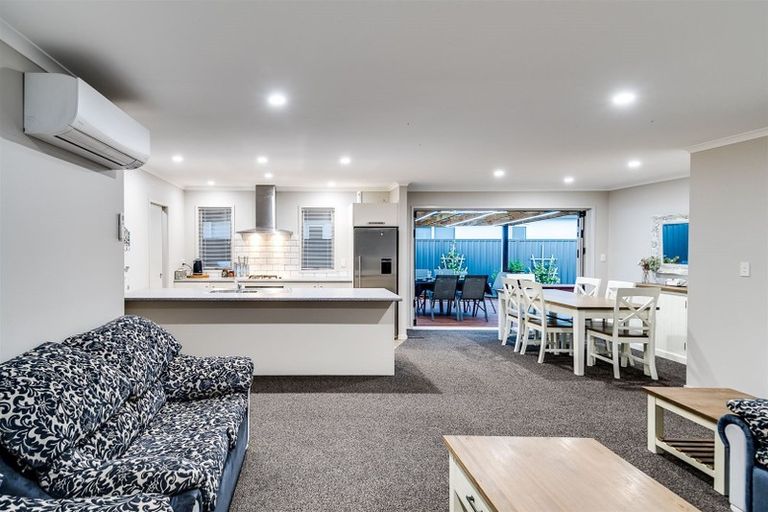 Photo of property in 76 Eriksen Road, Te Awa, Napier, 4110