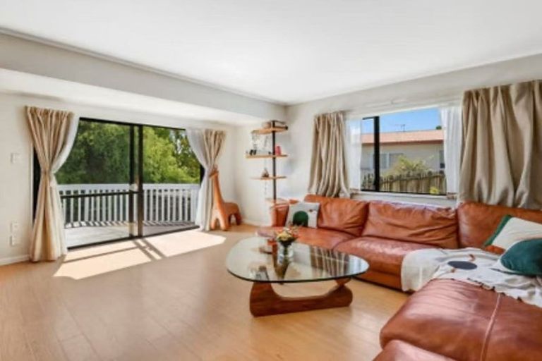 Photo of property in 14 Mallard Place, Unsworth Heights, Auckland, 0632