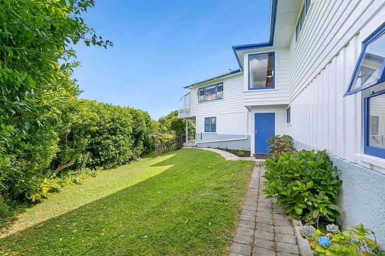 Photo of property in 115 Dowse Drive, Maungaraki, Lower Hutt, 5010