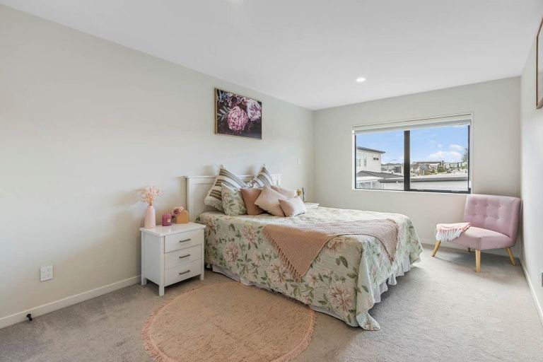 Photo of property in 8 Fjord Way, Karaka, Papakura, 2113