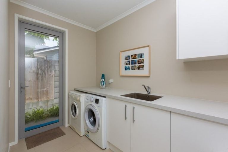 Photo of property in 7a Royal Heights, Glen Avon, New Plymouth, 4312