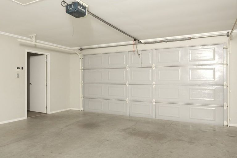 Photo of property in 11a Barron Drive, Green Bay, Auckland, 0604