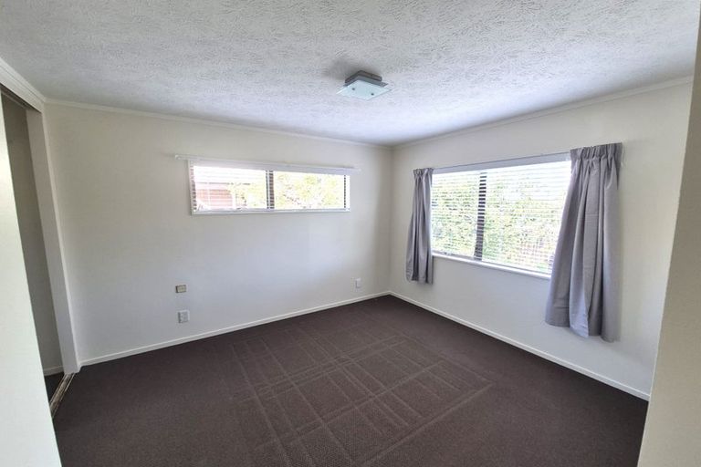 Photo of property in 1/33 Hale Crescent, Bayview, Auckland, 0629