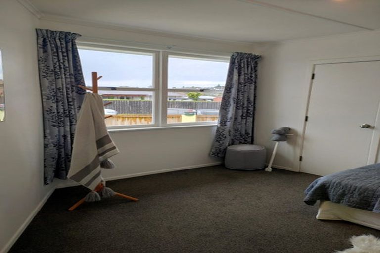 Photo of property in 28 Woodford Avenue, Brookfield, Tauranga, 3110