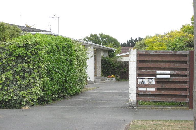 Photo of property in 2/223 Queenspark Drive, Parklands, Christchurch, 8083