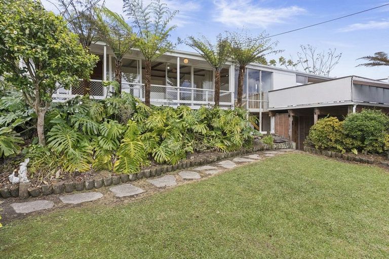 Photo of property in 29 Highland Avenue, Titirangi, Auckland, 0604