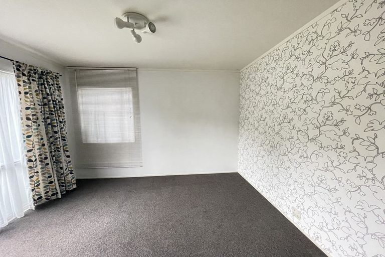 Photo of property in 33 Kurnell Drive, Botany Downs, Auckland, 2010