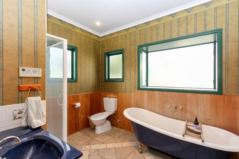 Photo of property in 1 Alberta Road, Glen Avon, New Plymouth, 4312