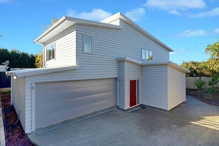 Photo of property in 557c Glenfield Road, Glenfield, Auckland, 0629