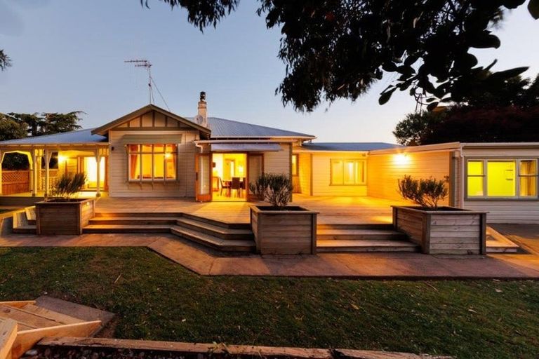 Photo of property in 92 Wood Street, Takaro, Palmerston North, 4410