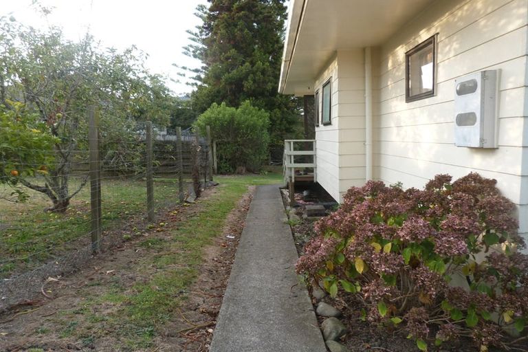 Photo of property in 23 Flanshaw Road, Te Atatu South, Auckland, 0610